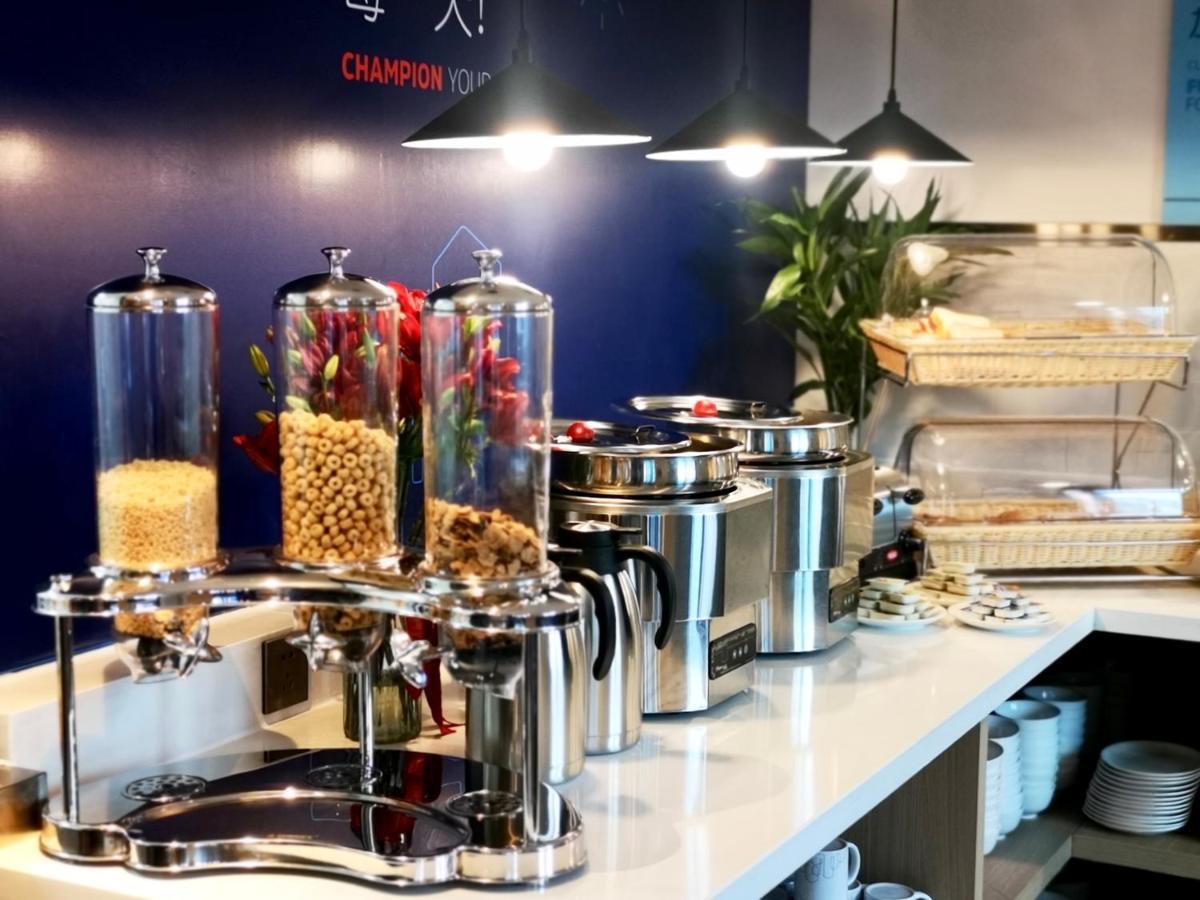 Holiday Inn Express Qingdao City Center By Ihg Εξωτερικό φωτογραφία