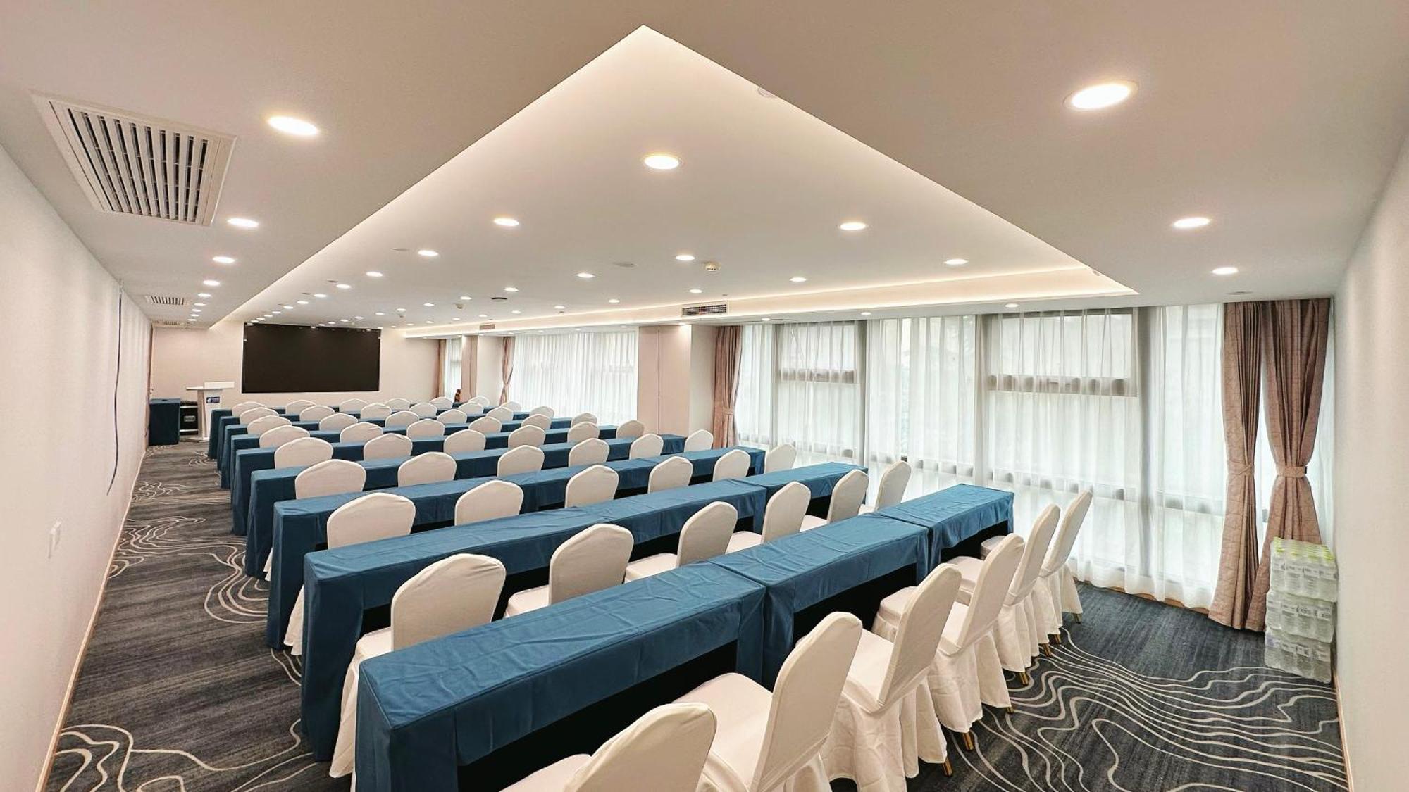 Holiday Inn Express Qingdao City Center By Ihg Εξωτερικό φωτογραφία