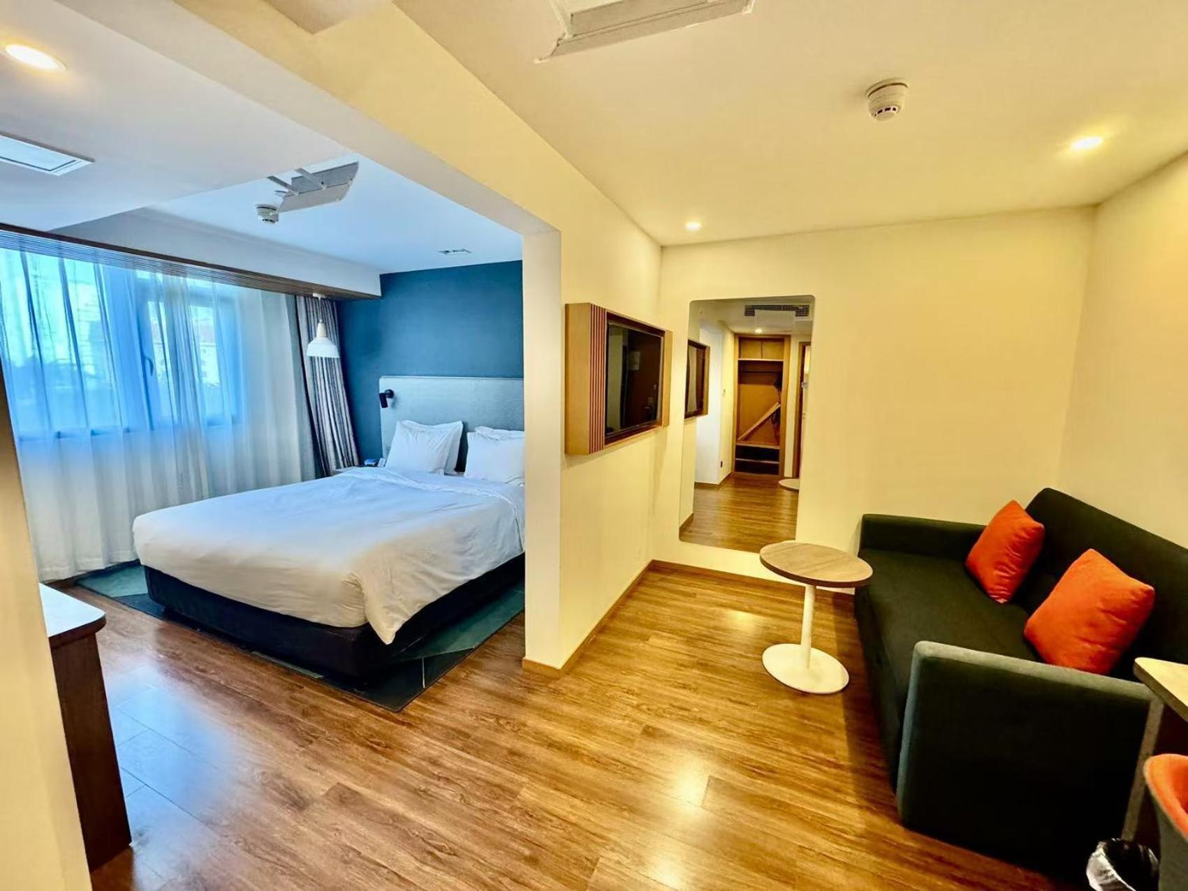 Holiday Inn Express Qingdao City Center By Ihg Εξωτερικό φωτογραφία