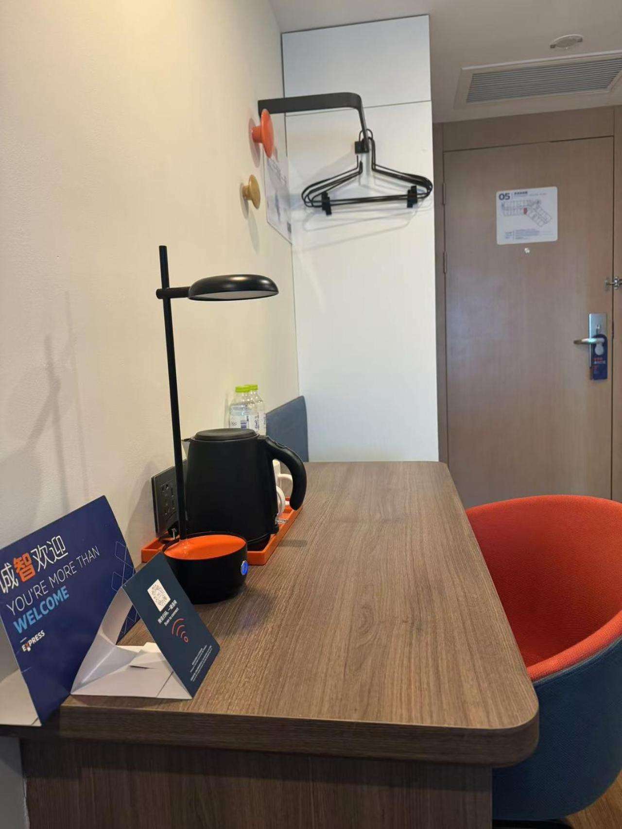 Holiday Inn Express Qingdao City Center By Ihg Εξωτερικό φωτογραφία